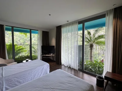 The High-Floor Beachfront Residence, Dual-Balcony Mountain-Sea Views, 5-star Cat Ba Resort with Private Beach and Premium Onsen – Photos 2